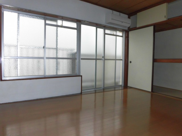 (居間)