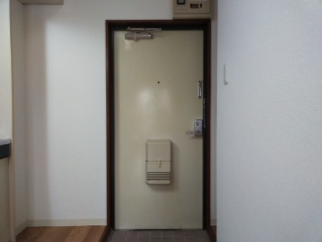 (玄関)