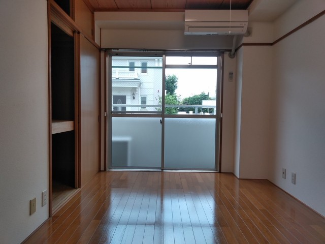 (居間)