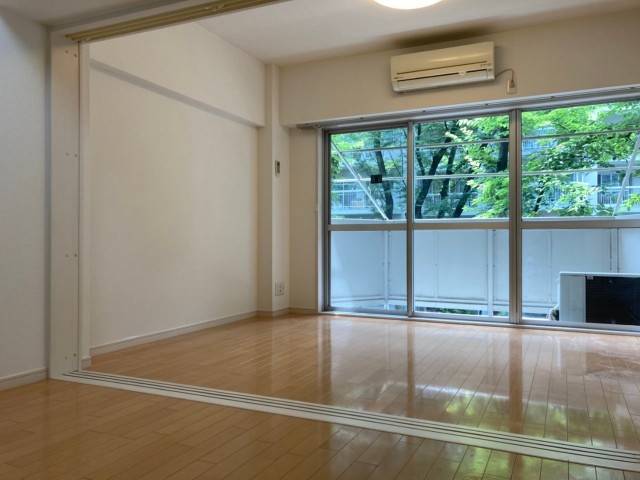 (居間)