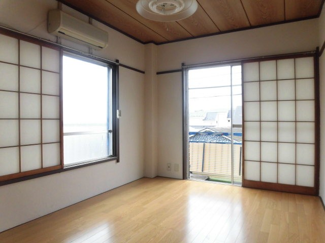 (居間)