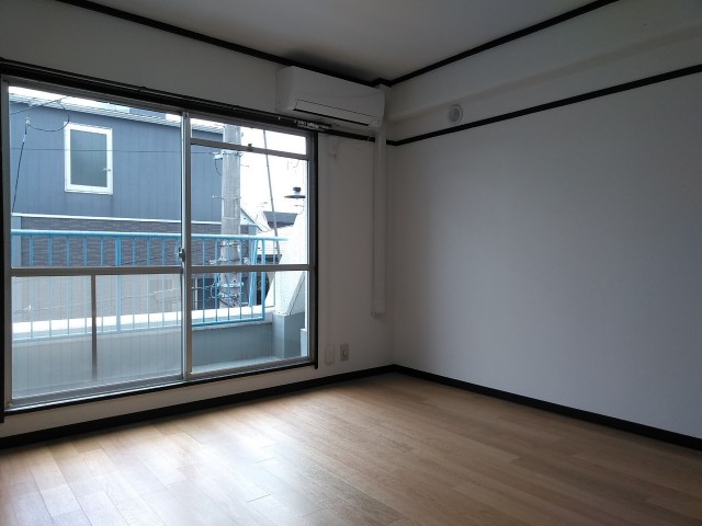 (居間)