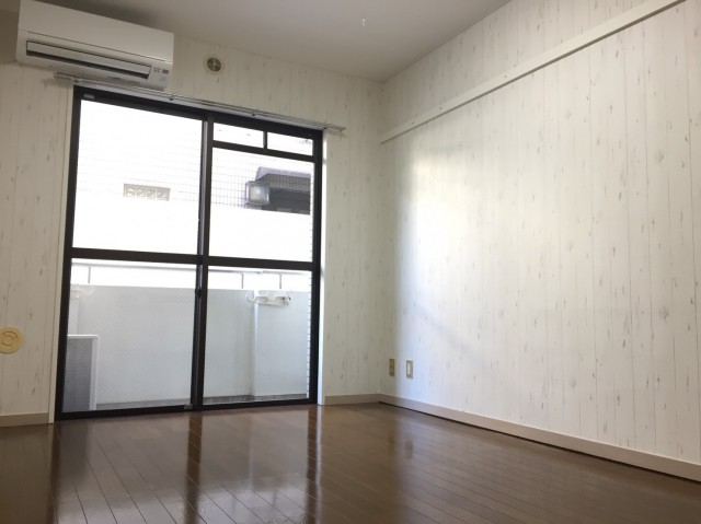 (居間)
