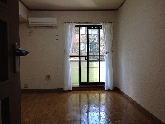 (居間)