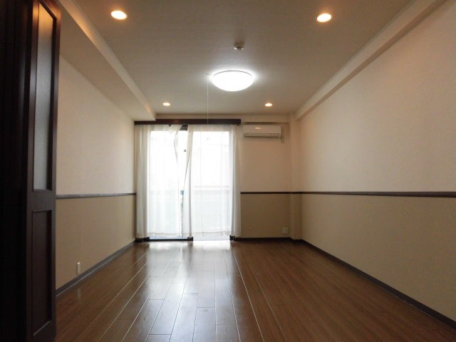 (居間)