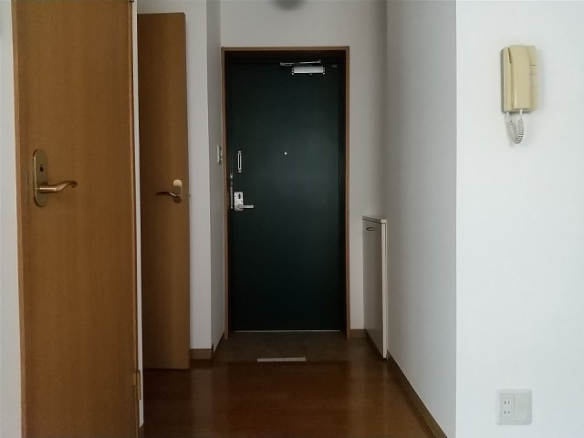(玄関)