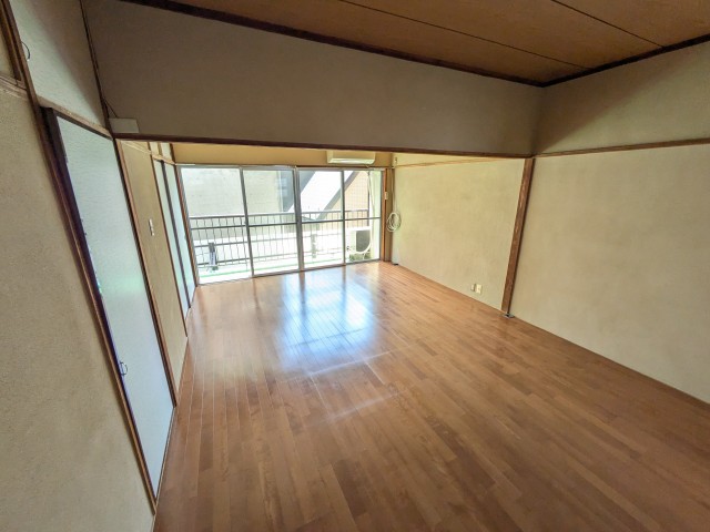 (居間)