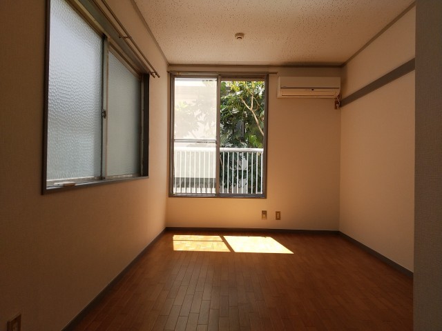 (居間)