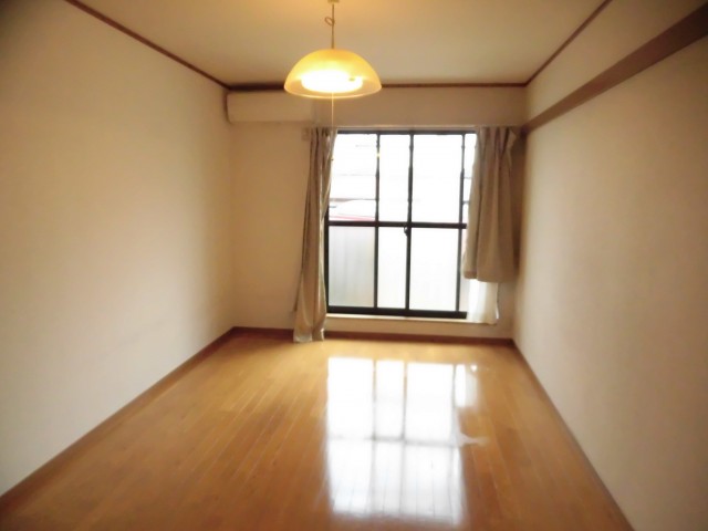 (居間)