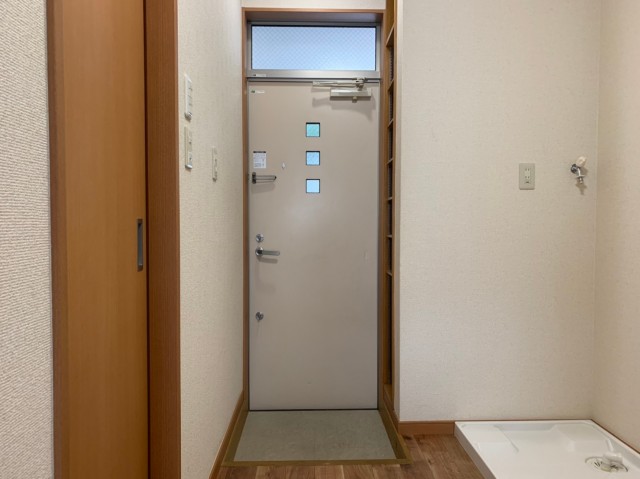 ※同仕様写真含む(玄関)