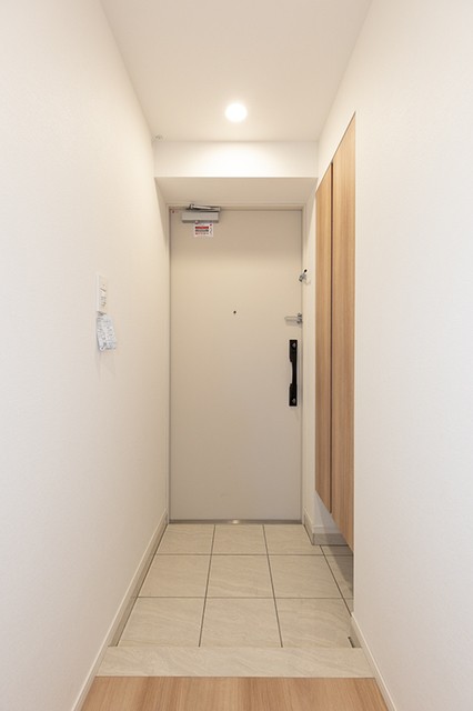 ※写真は同タイプ住戸です。(玄関)