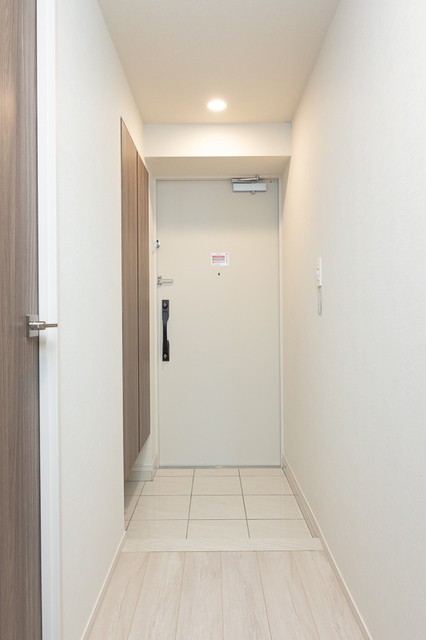 ※写真は同タイプ住戸です。(玄関)