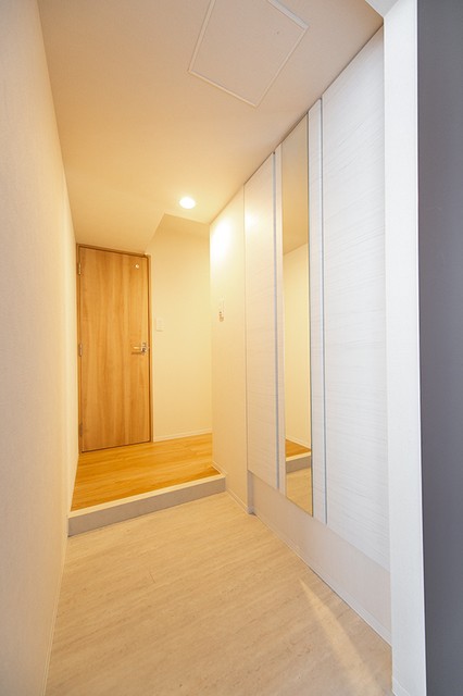 ※写真は同タイプ住戸です。(玄関)