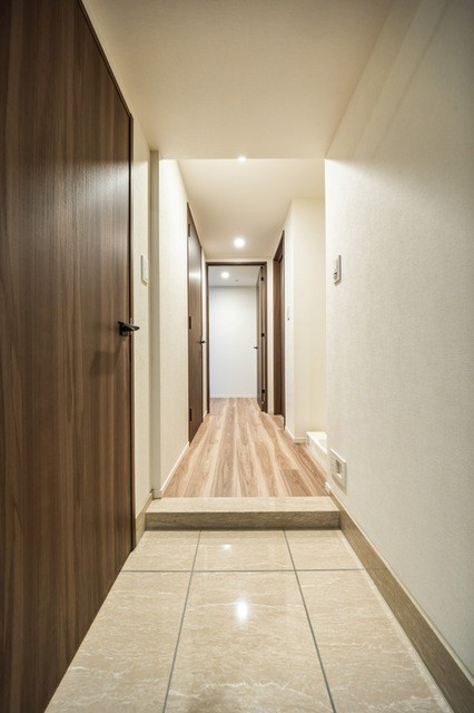 ※写真は同タイプ住戸です。(玄関)