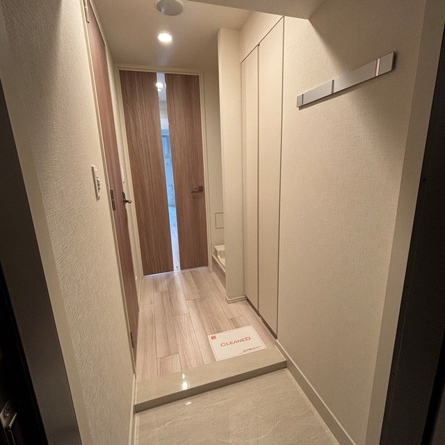 ※写真は同タイプ住戸です。(玄関)