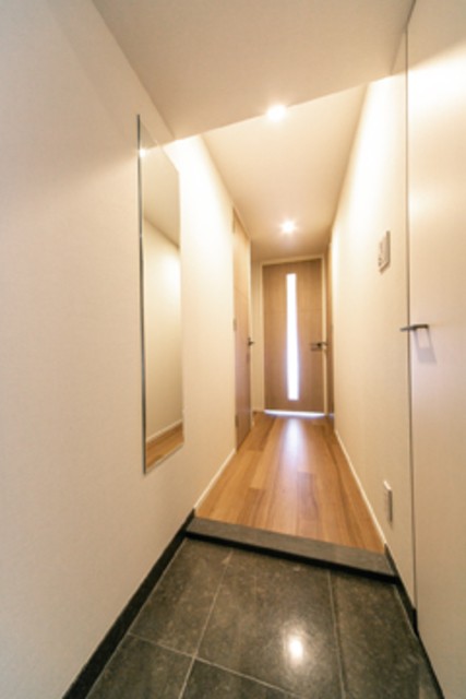 ※写真は同タイプ住戸です。(玄関)