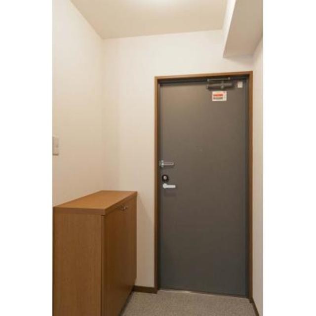 ※写真は同タイプ住戸です。(玄関)
