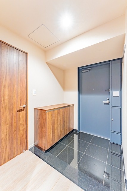 ※写真は同タイプ住戸です。(玄関)