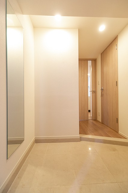 ※写真は同タイプ住戸です。(玄関)