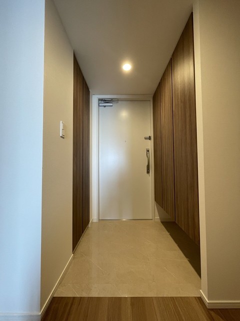 ※写真は同タイプ住戸です。(玄関)
