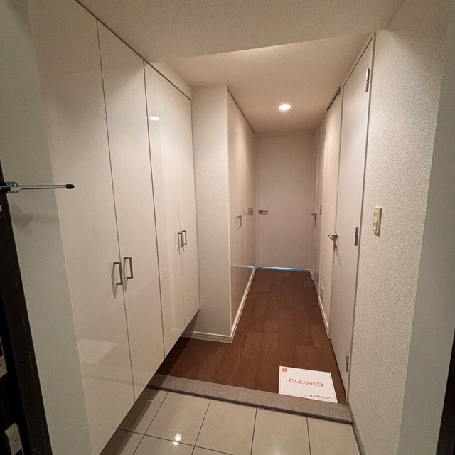 ※写真は同タイプ住戸です。(玄関)