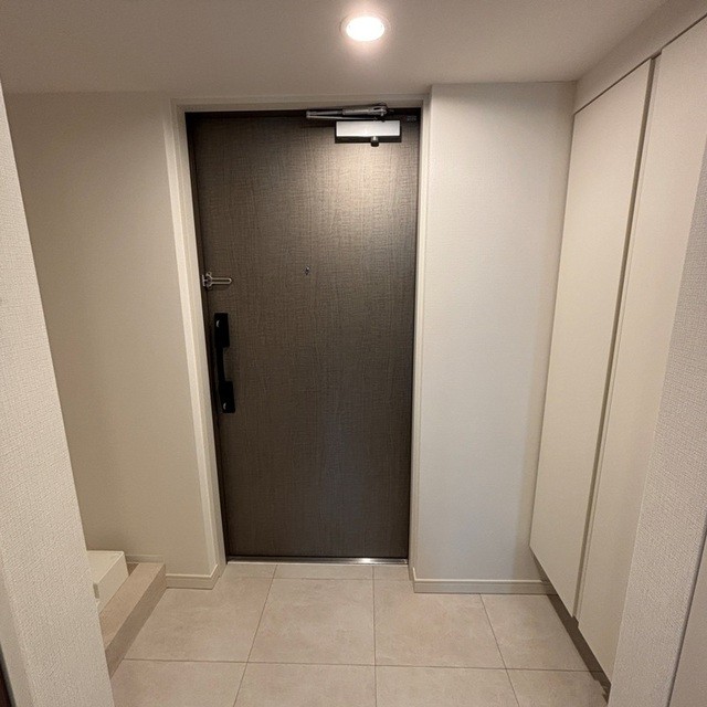 ※写真は同タイプ住戸です。(玄関)