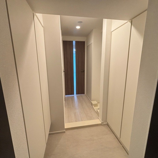 ※写真は同タイプ住戸です。(玄関)