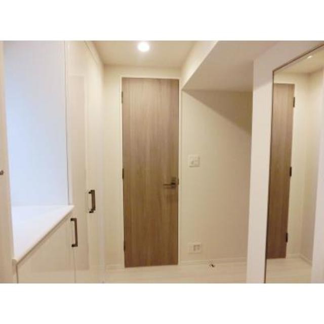 ※写真は同タイプ住戸です。(玄関)