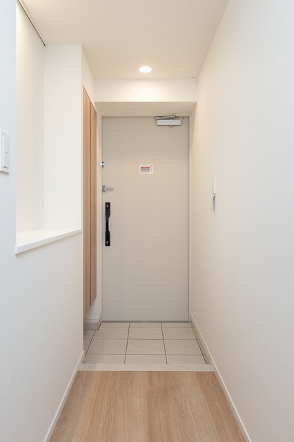 ※写真は同タイプ住戸です。(玄関)