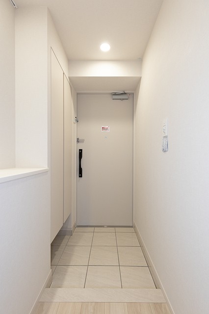 ※写真は同タイプ住戸です。(玄関)