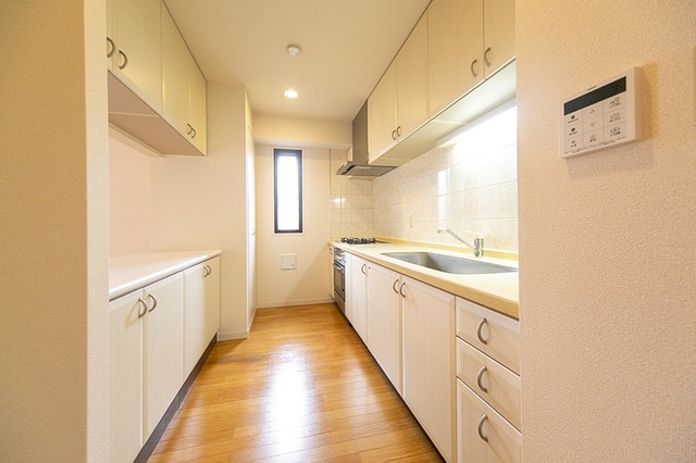 ※写真は同タイプ住戸です。(キッチン)
