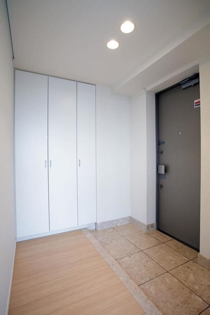 ※写真は同タイプ住戸です。(玄関)