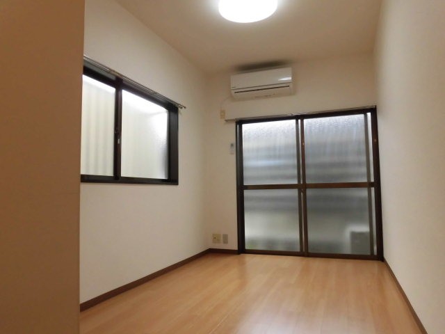 (居間)
