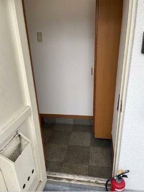 (玄関)