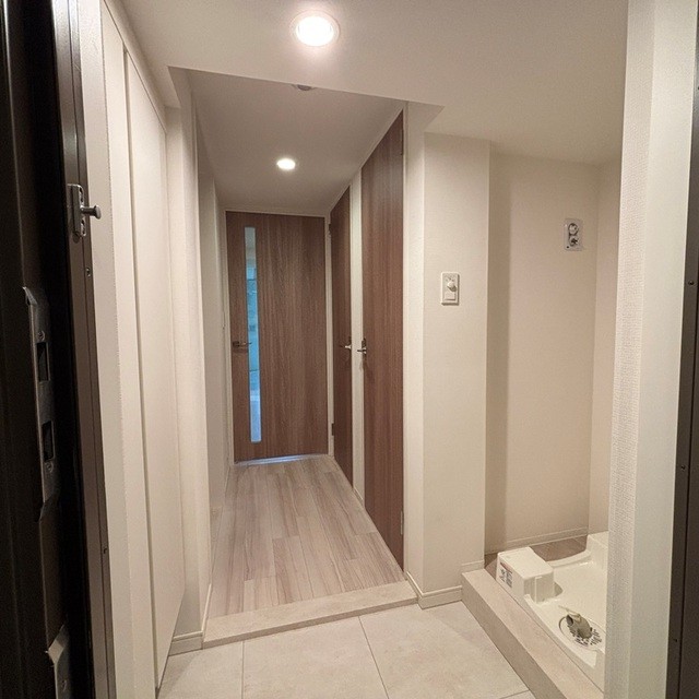 ※写真は同タイプ住戸です。(玄関)