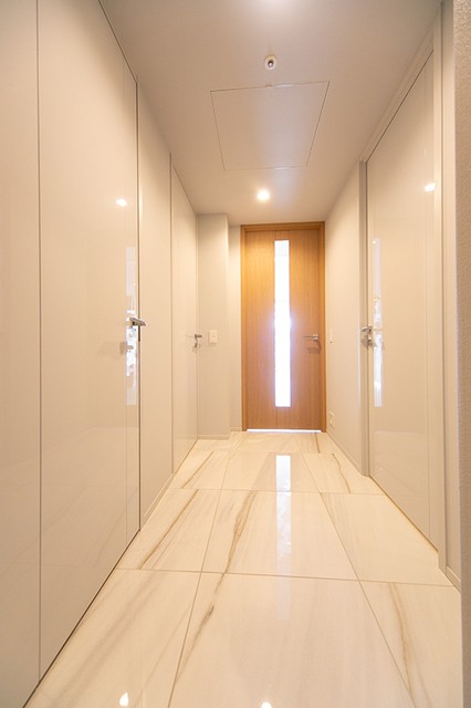 ※写真は同タイプ住戸です。(玄関)