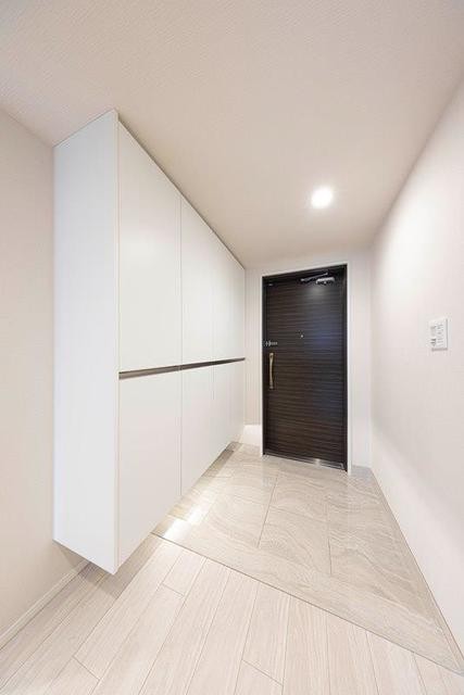 ※写真は同タイプ住戸です。(玄関)