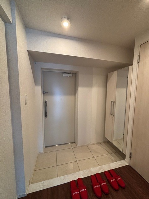 ※写真は同タイプ住戸です。(玄関)