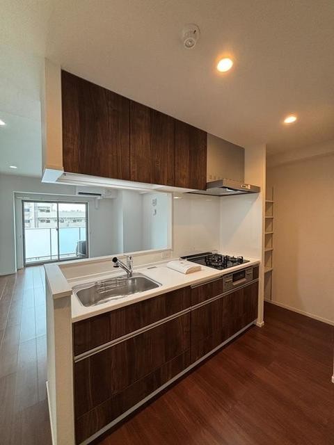 ※写真は同タイプ住戸です。(キッチン)