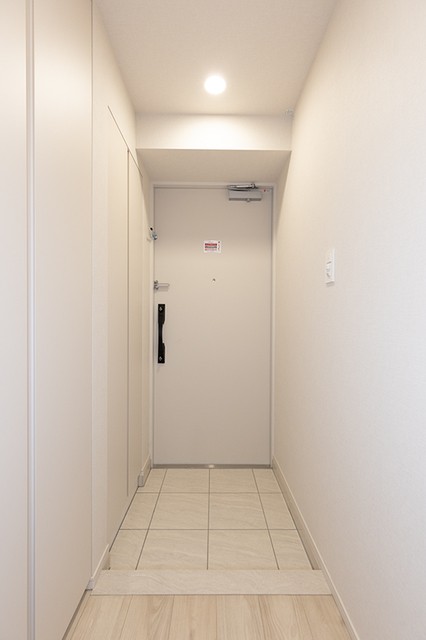 ※写真は同タイプ住戸です。(玄関)