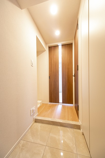 ※写真は同タイプ住戸です。(玄関)