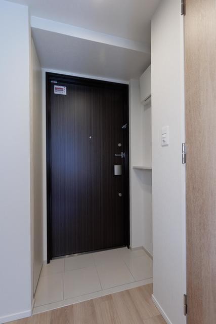 ※写真は同タイプ住戸です。(玄関)