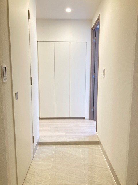 ※写真は同タイプ住戸です。(玄関)