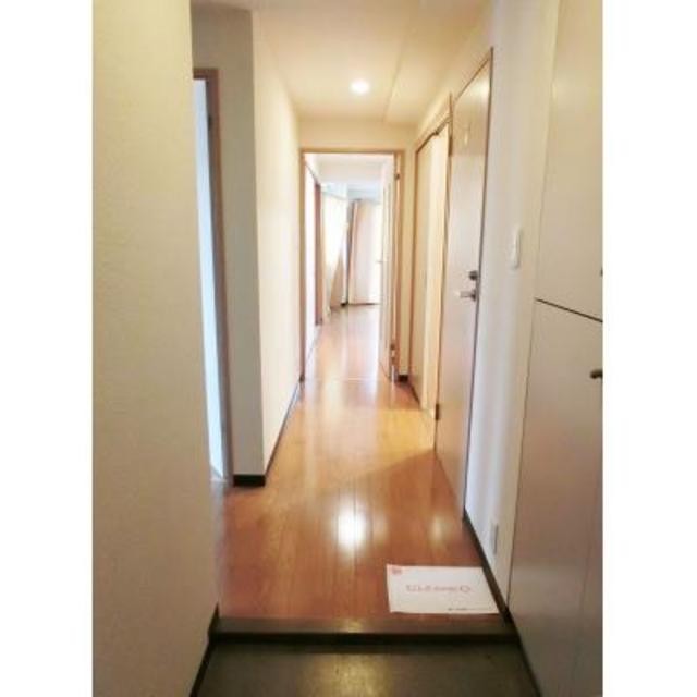 ※写真は同タイプ住戸です。(玄関)