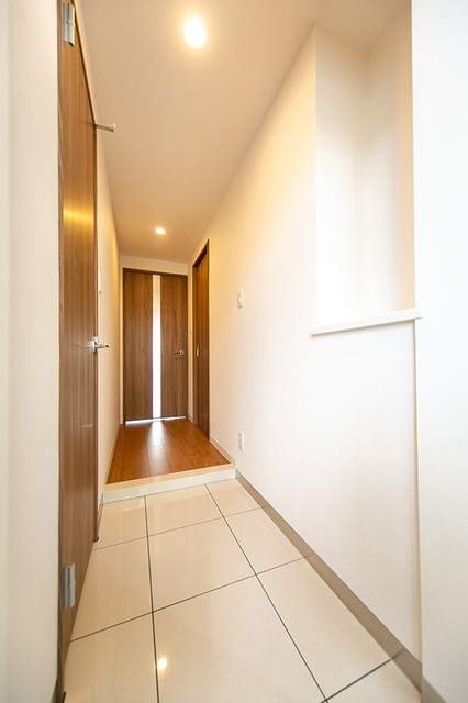 ※写真は同タイプ住戸です。(玄関)