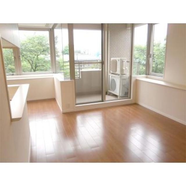 ※写真は同タイプ住戸です。(居間)