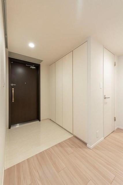 ※写真は同タイプ住戸です。(玄関)