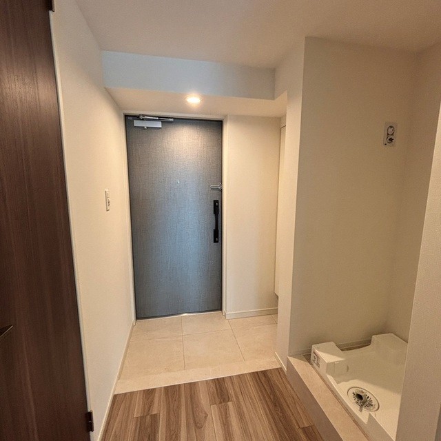 ※写真は同タイプ住戸です。(玄関)