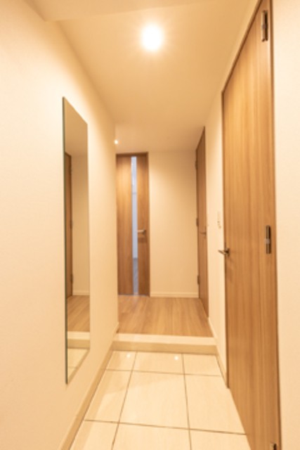 ※写真は同タイプ住戸です。(玄関)
