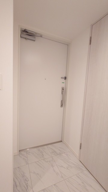 ※写真は同タイプ住戸です。(玄関)